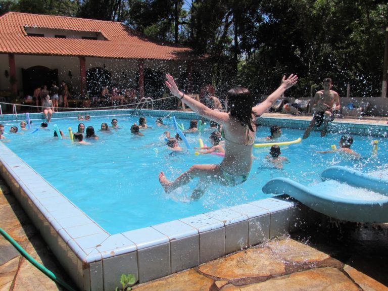 Diversão no Acampamento de Férias de Verão